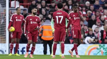 جيمي كاراجر ينتقد أداء كبار ليفربول ويطالب صلاح وفان دايك بتحمل المسؤولية لتحسين النتائج 1